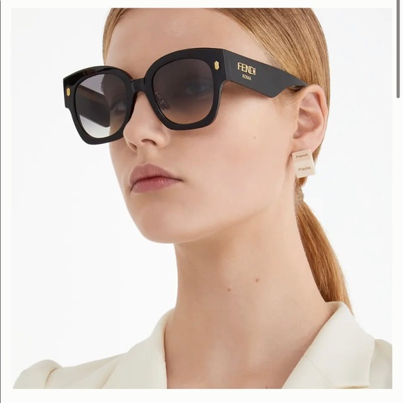 FENDI ROMA

Black acetate sunglasses
Like new, no scratches. main image 4